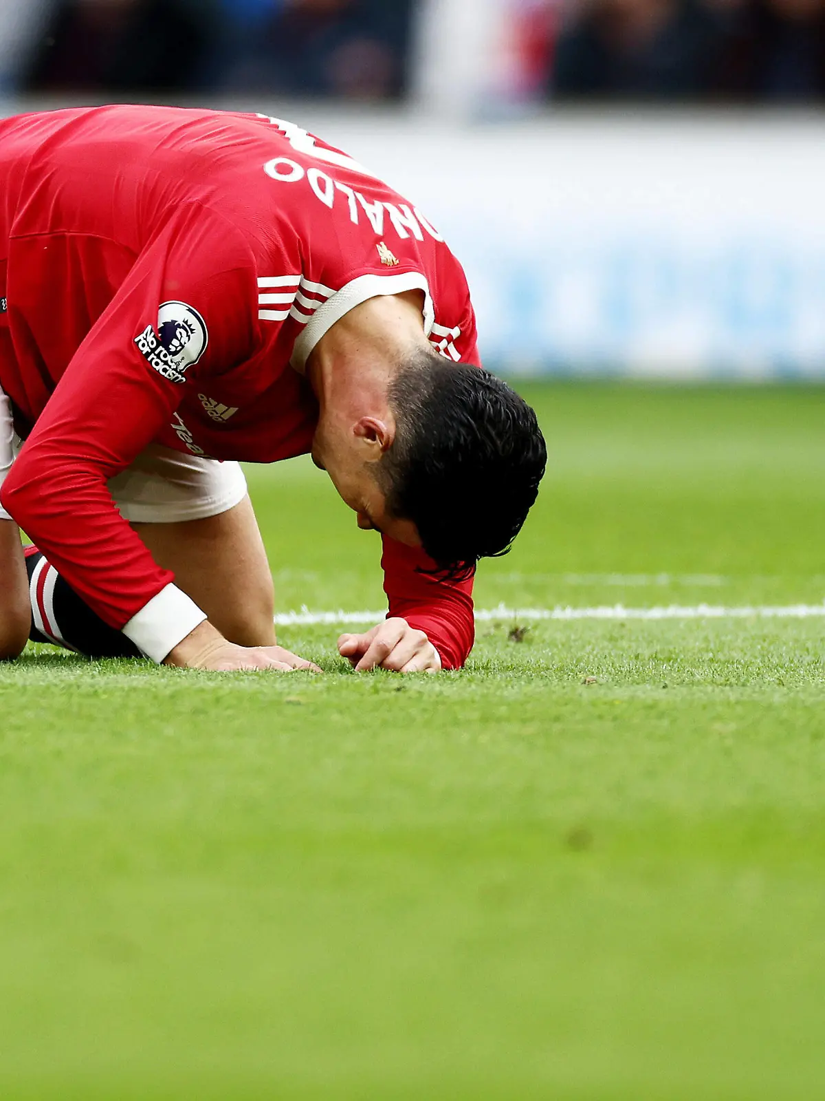  Mandatory Credit: Photo by James Marsh/Shutterstock 12926567k Cristiano Ronaldo of Manchester United, ManU is seen on the ground. Brighton & Hove Albion v Manchester United, Premier League, Football, American Express Community Stadium, Brighton, UK - 07 May 2022 EDITORIAL USE ONLY No use with unauthorised audio, video, data, fixture lists, club/league logos or live services. Online in-match use limited to 120 images, no video emulation. No use in betting, games or single club/league/player publications. Brighton & Hove Albion v Manchester United, Premier League, Football, American Express Community Stadium, Brighton, UK - 07 May 2022 EDITORIAL USE ONLY No use with unauthorised audio, video, data, fixture lists, club/league logos or live services. Online in-match use limited to 120 images, no video emulation. No use in betting, games or single club/league/player publications. PUBLICATIONxINxGERxSUIxAUTXHUNxGRExMLTxCYPxROMxBULxUAExKSAxONLY Copyright: xJamesxMarsh/Shutterstockx 12926567k