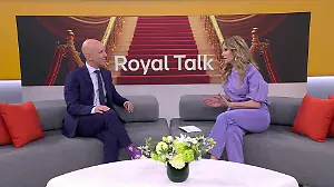 König Charles eröffnet britisches Parlament Pompöse Zeremonie in prunkvoller Montur