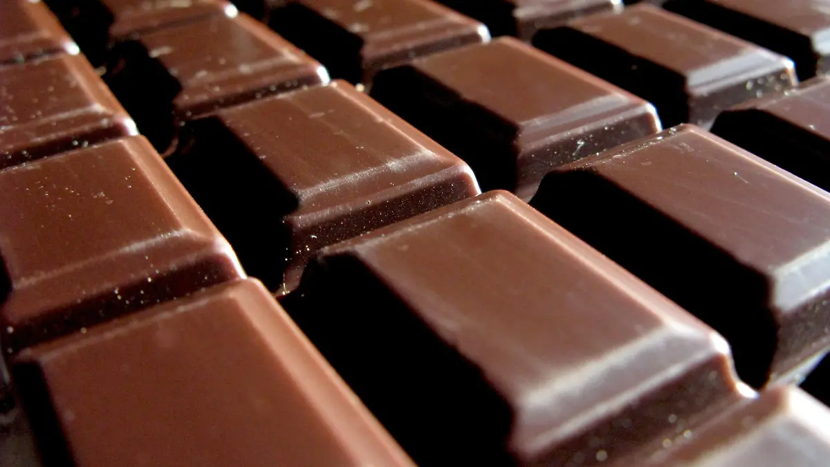 Some may see a cup of tea as soothing but chocolate is more likely to lower one's blood pressure, German researchers reported on Monday (09.04.2007). ILLUSTRATION Foto: PHOTOPQR/LE TELEGRAMME/Claude Prigent +++(c) dpa - Report+++