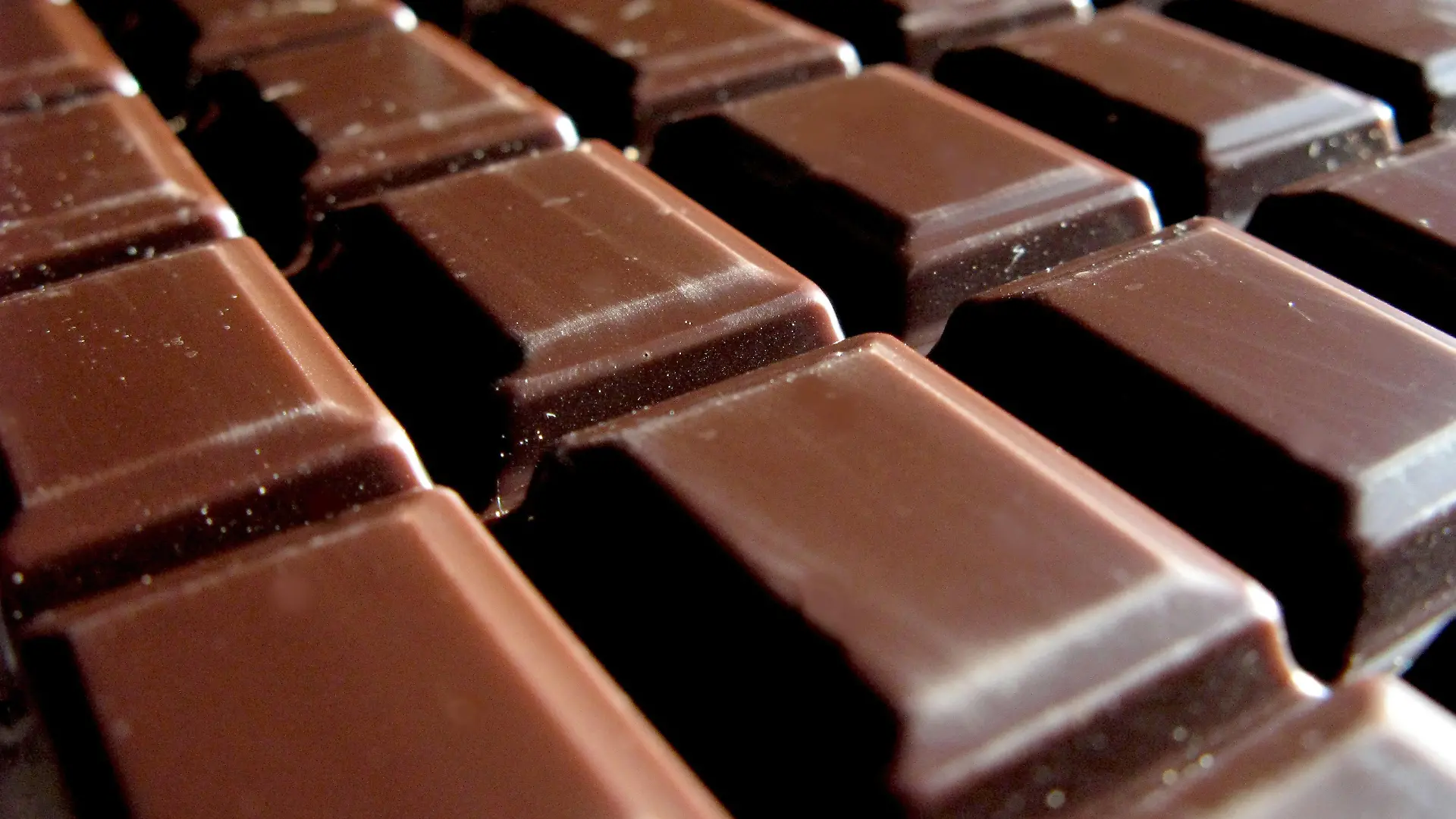 Some may see a cup of tea as soothing but chocolate is more likely to lower one's blood pressure, German researchers reported on Monday (09.04.2007). ILLUSTRATION Foto: PHOTOPQR/LE TELEGRAMME/Claude Prigent +++(c) dpa - Report+++