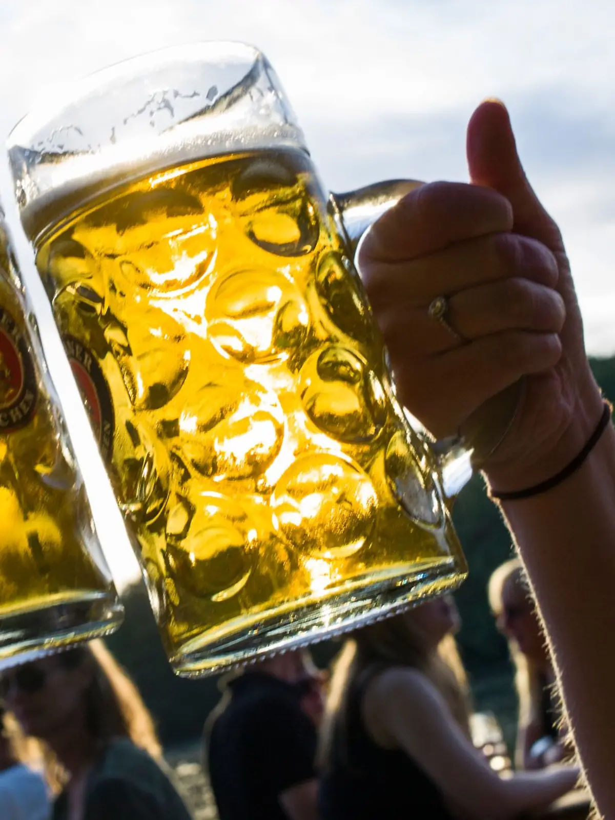 Bild zu: "Kein Bier vor vier? Das ist wirklich dran an den Bier-Mythen "
