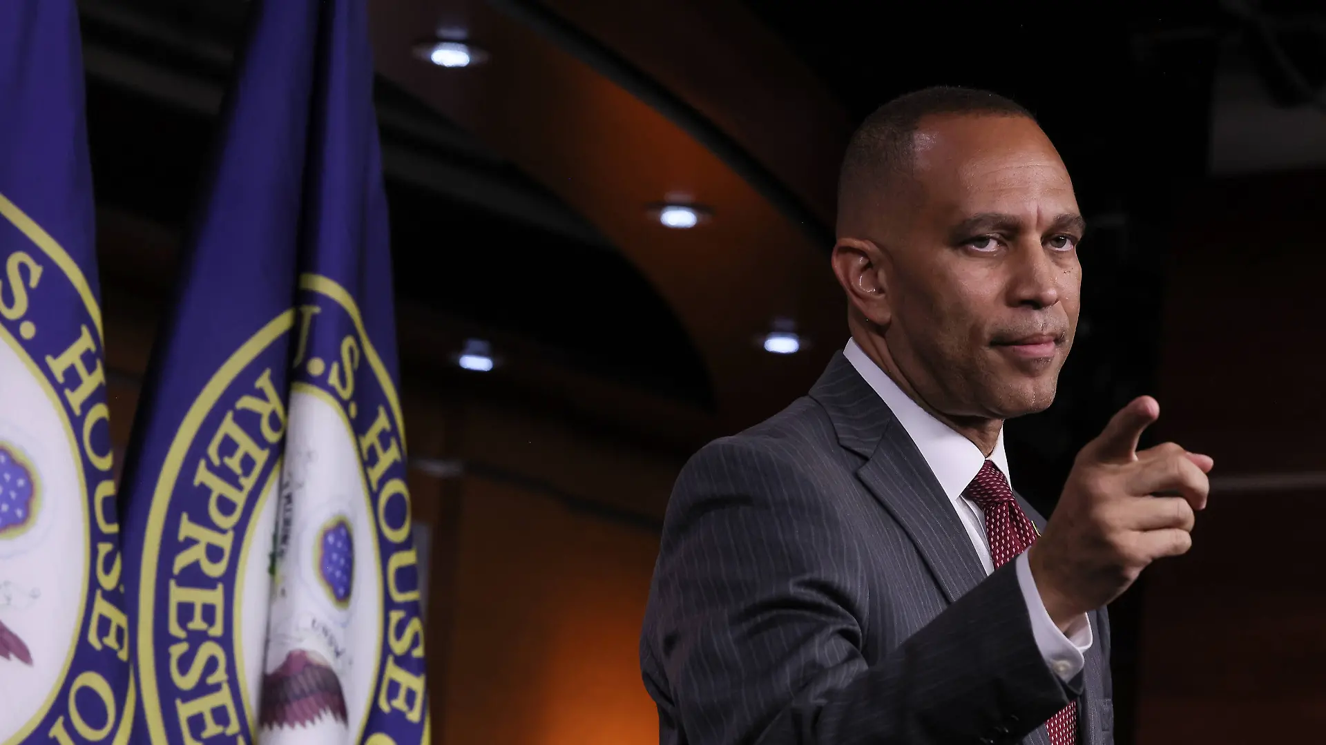 Der Minderheitsführer des Repräsentantenhauses, Hakeem Jeffries, spricht während seiner wöchentlichen Pressekonferenz im US-Kapitol in Washington DC am 11. Juli 2024.