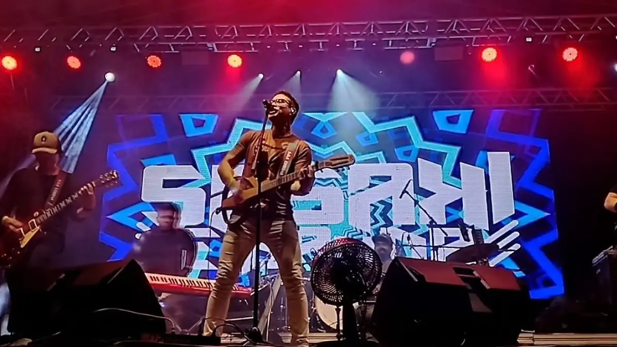 Musiker Ayres Sasaki