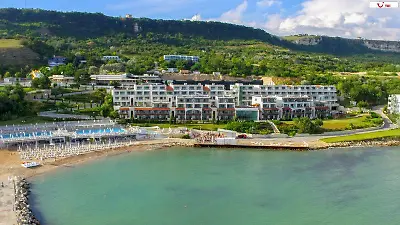 Vier-Sterne-Hotel White Lagoon (eine Nacht / pro Person)