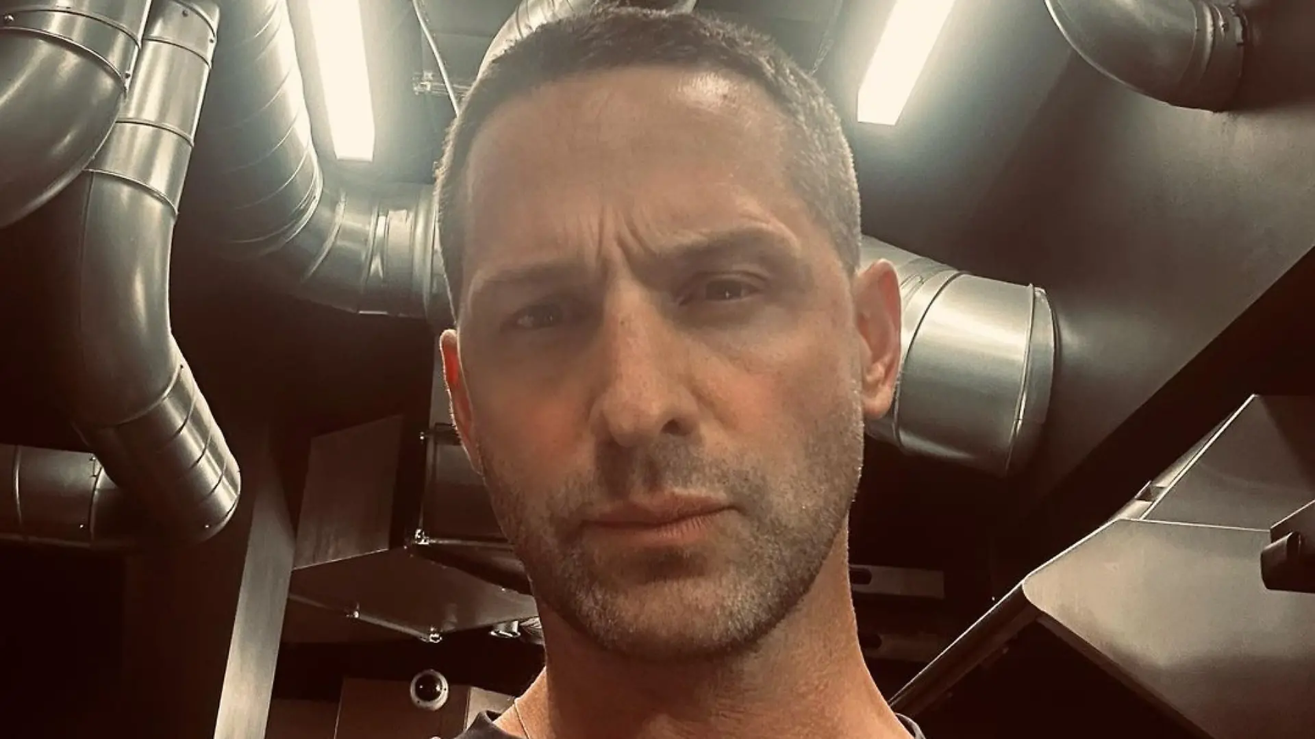 „Fernsehgarten”-Koch Alexander Kumptner zeigt seiner Community seine neue Frisur auf Instagram.