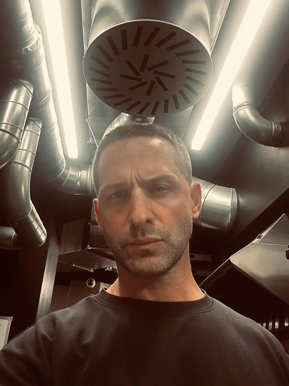 „Fernsehgarten”-Koch Alexander Kumptner zeigt seiner Community seine neue Frisur auf Instagram.