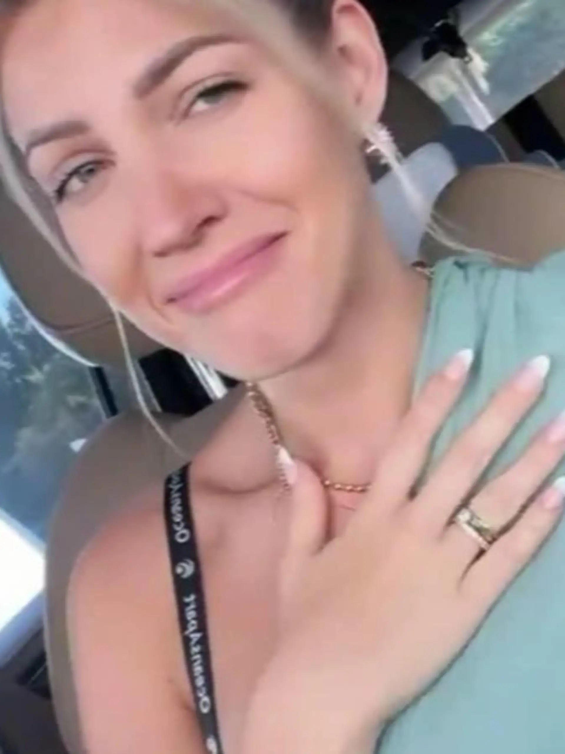 YouTuberin Sarah Harrison ist aufgeregt