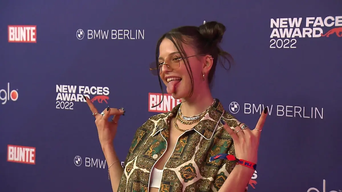 Nina Chuba klemmt sich trotz Angst wieder hinters Steuer Bisher meidet sie das Lenkrad