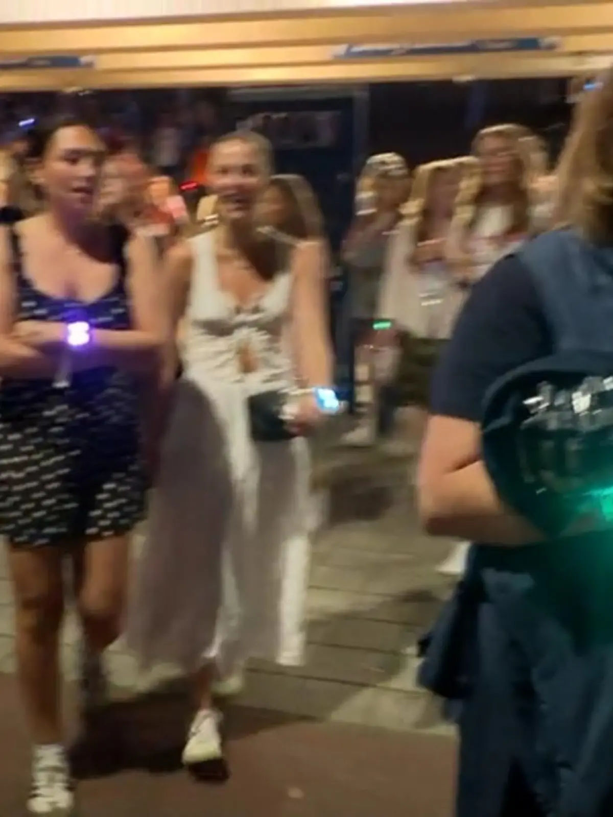 Bild zu: "Swifties sind begeistert"