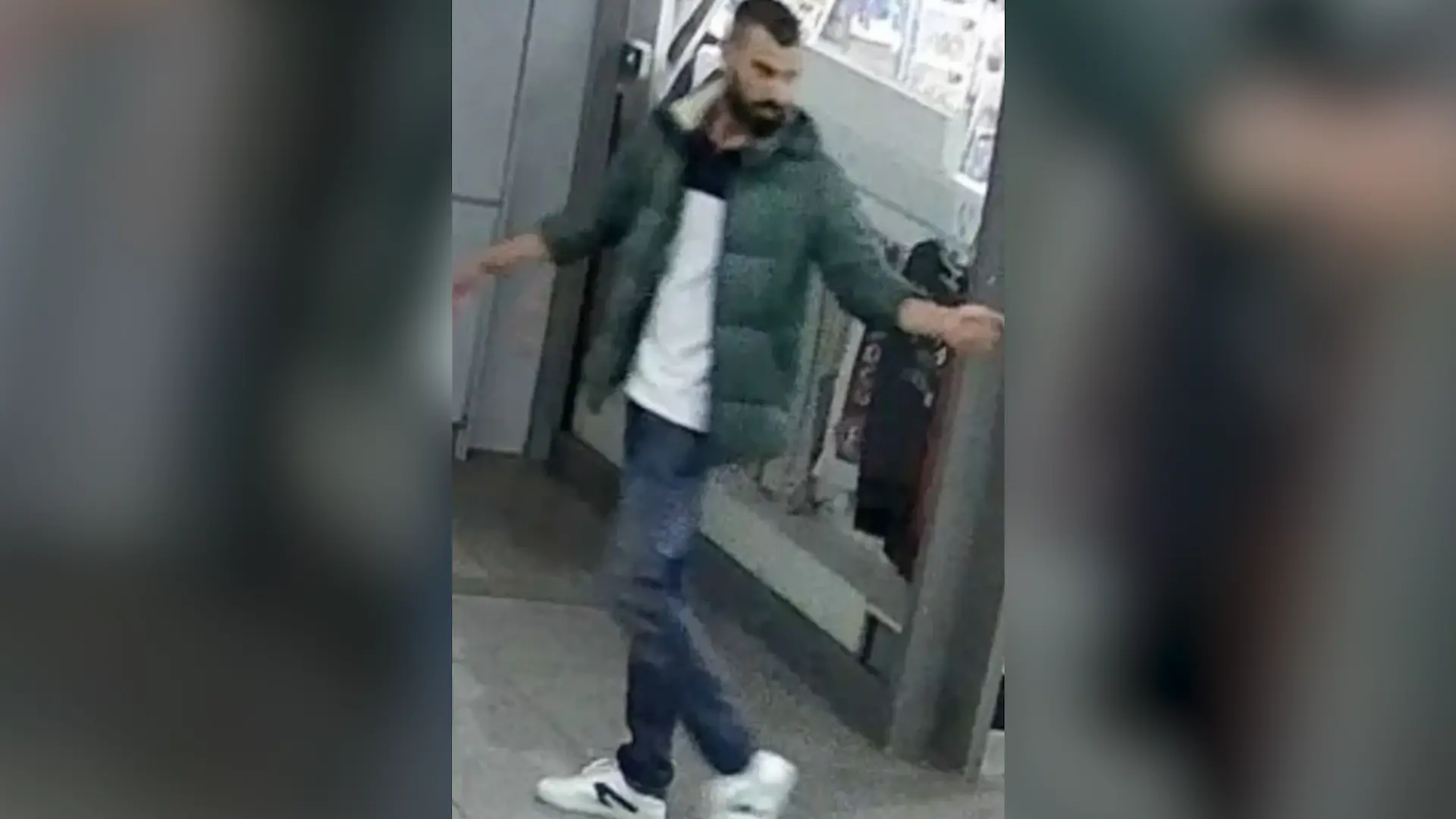 Ein Mann auf einem Überwachungsbild.