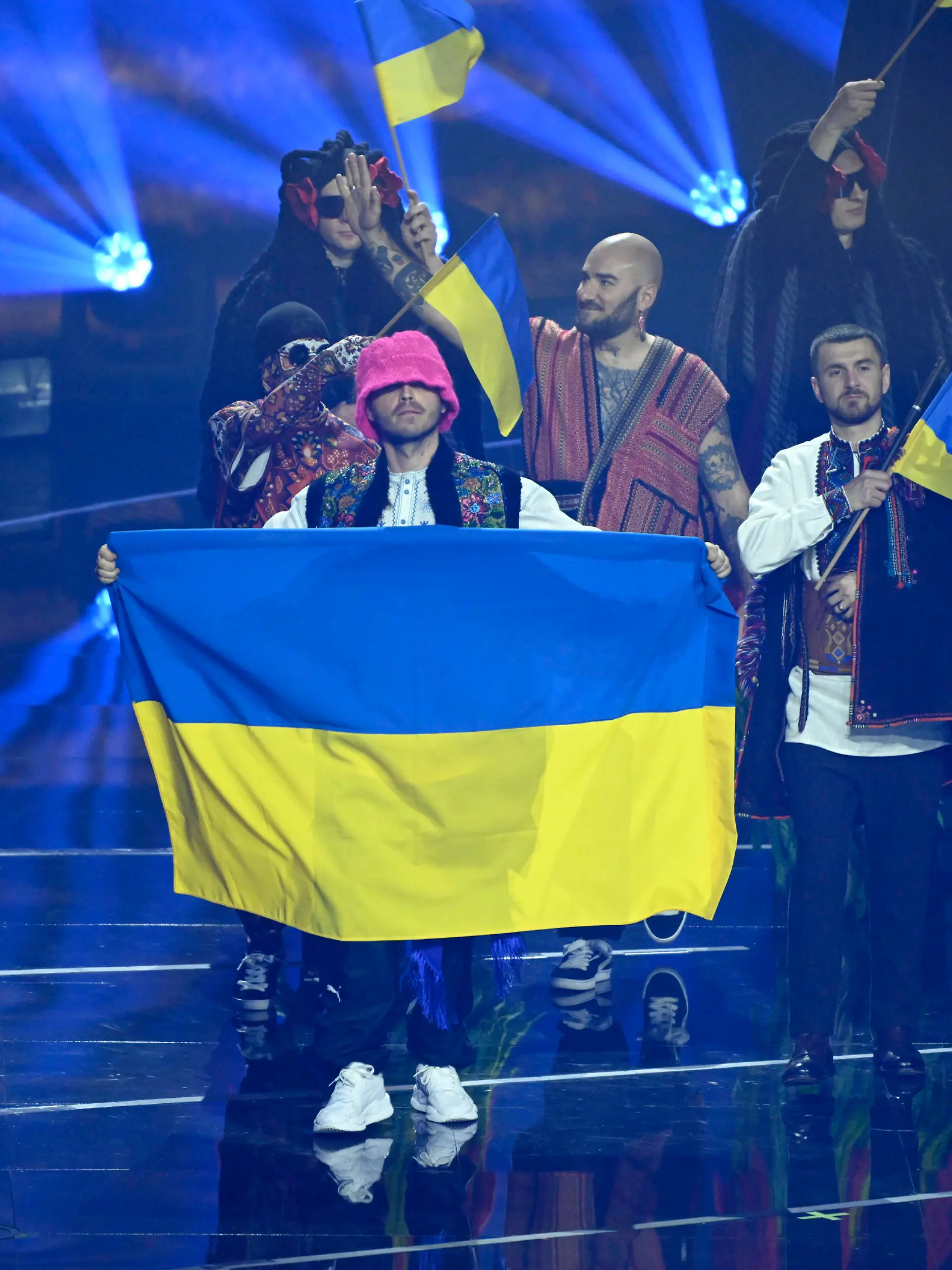 TURIN 20220514 Ukrainas Kalush Orchestra i flaggparaden under l?rdagens final i Eurovision Song Contest. Foto: Jessica Gow / TT / kod 10070