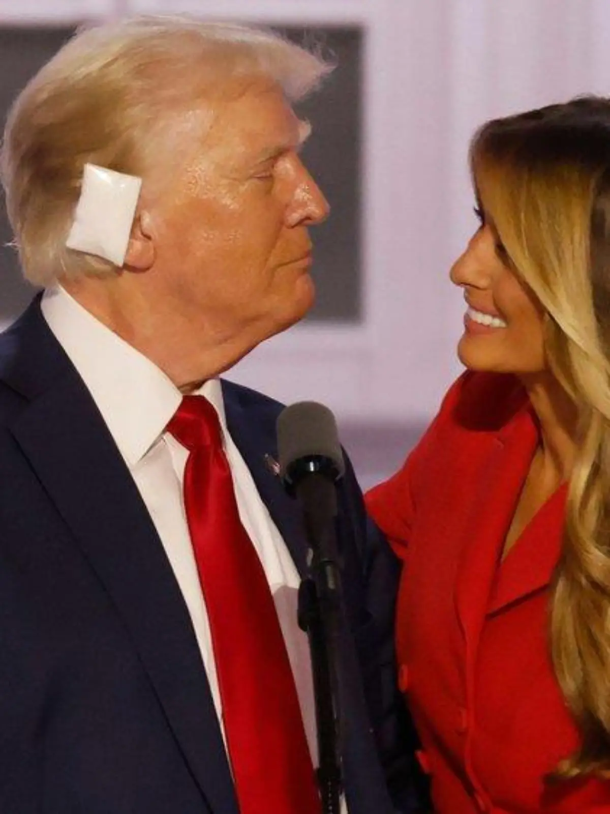 Melania Trump: Überraschender Auftritt neben Donald Trump