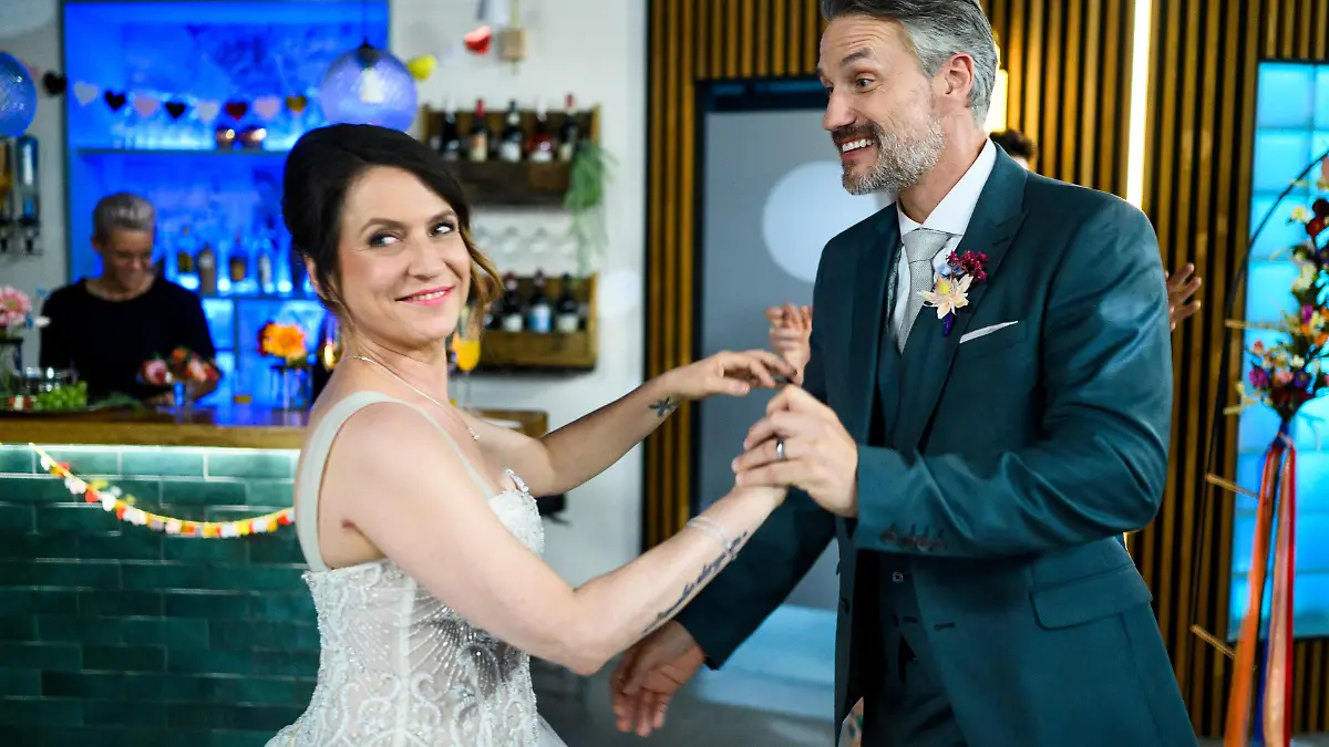 2024 gibt es für Stefan als Henning bei AWZ ein großes Happy End! Er heiratet Daniela.