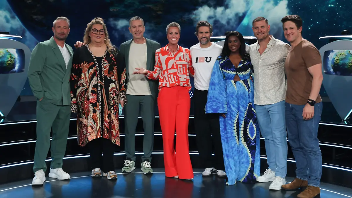 V.l.: Sasha, Ilka Bessin, Dirk Steffens, Sonja Zietlow, Tom Beck, Motsi Mabuse, Michale Mimi Kraus und Matthias Steiner