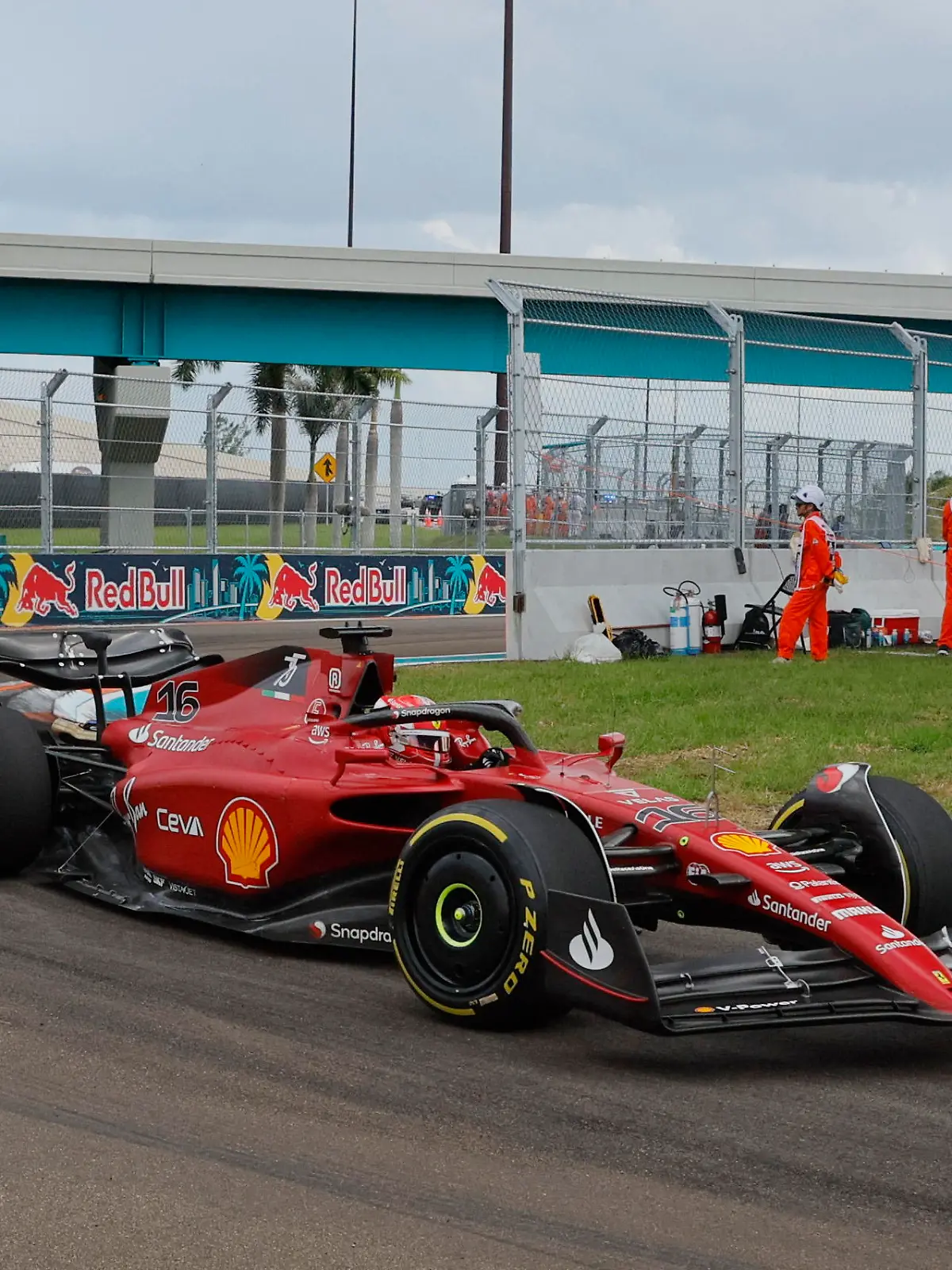 Formula One F1 - Miami Grand Prix - Miami International Autodrome, Miami, Florida, U.S. - May 8, 2022  Ferrari's Charles Leclerc in action during the race REUTERS/Marco Bello