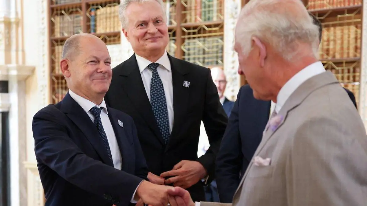 Bei Treffen mit Olaf Scholz: König Charles plaudert über Fußball