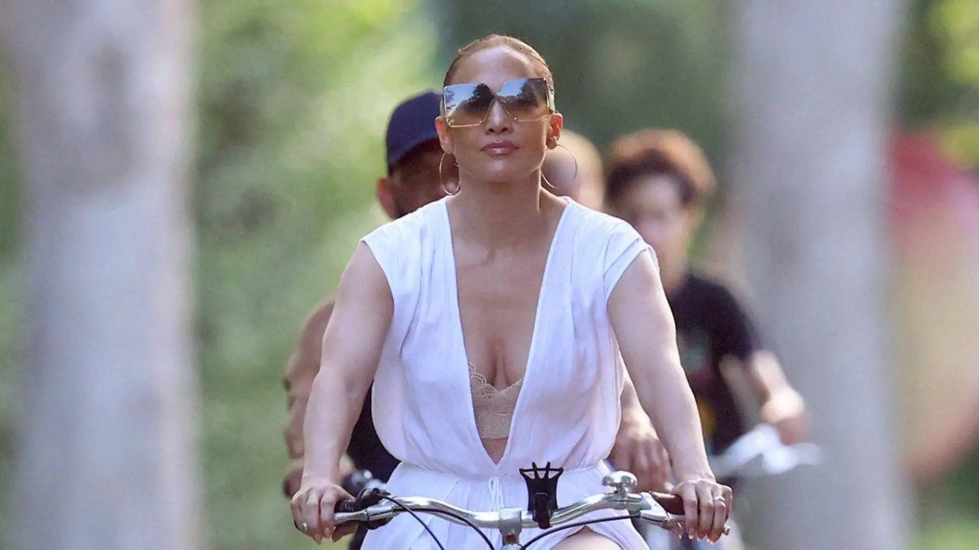 Einsame Fahrradfahrt: Jennifer Lopez unterwegs in den Hamptons