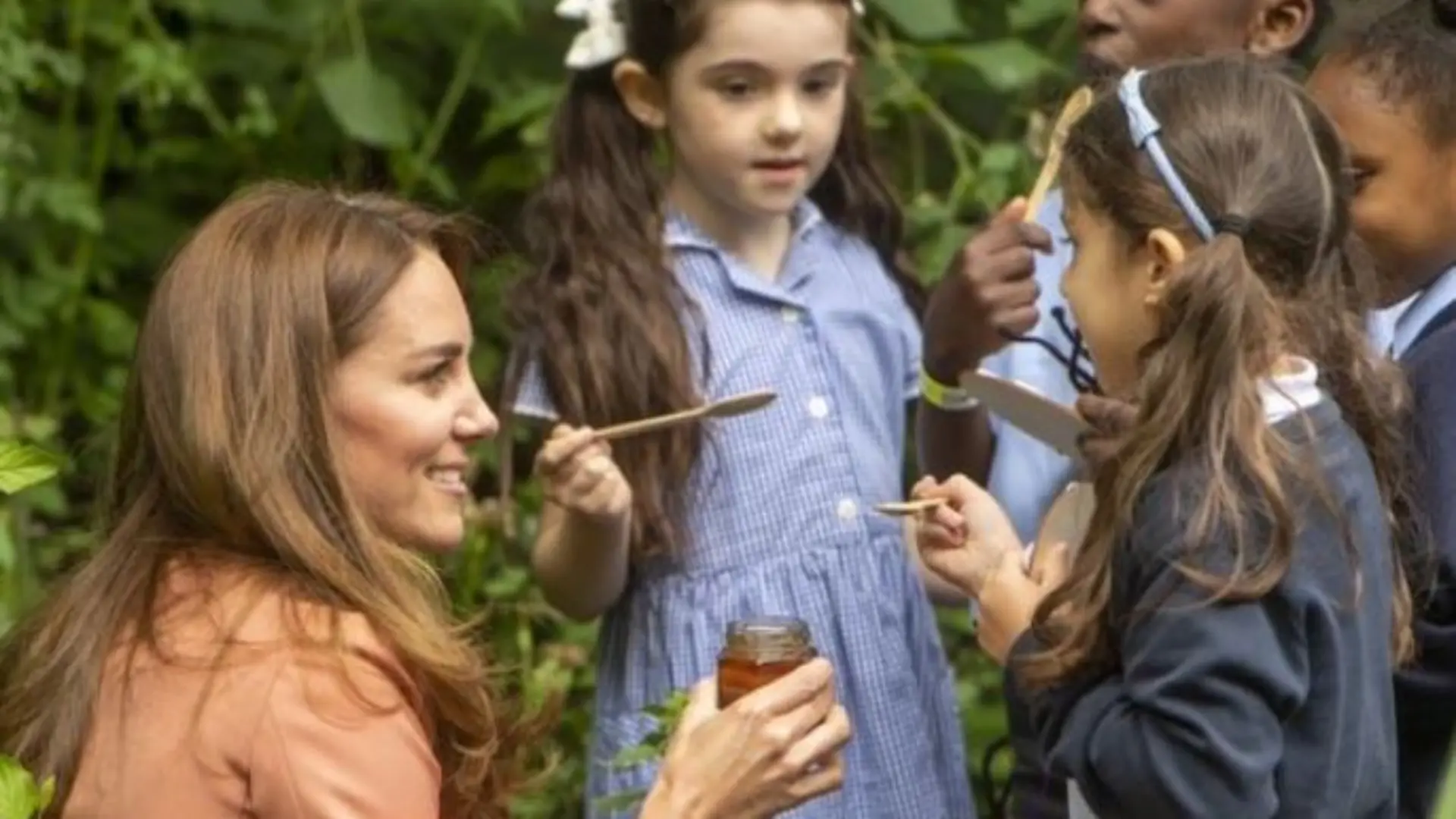 Prinzessin Kate mit Kindern im Natural History Museum in London, 2021.