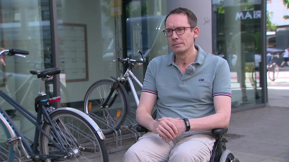 Jörg Uthmann sucht nach seinem Helfer. Vor vier Jahren brach er vor seiner Haustür zusammen.