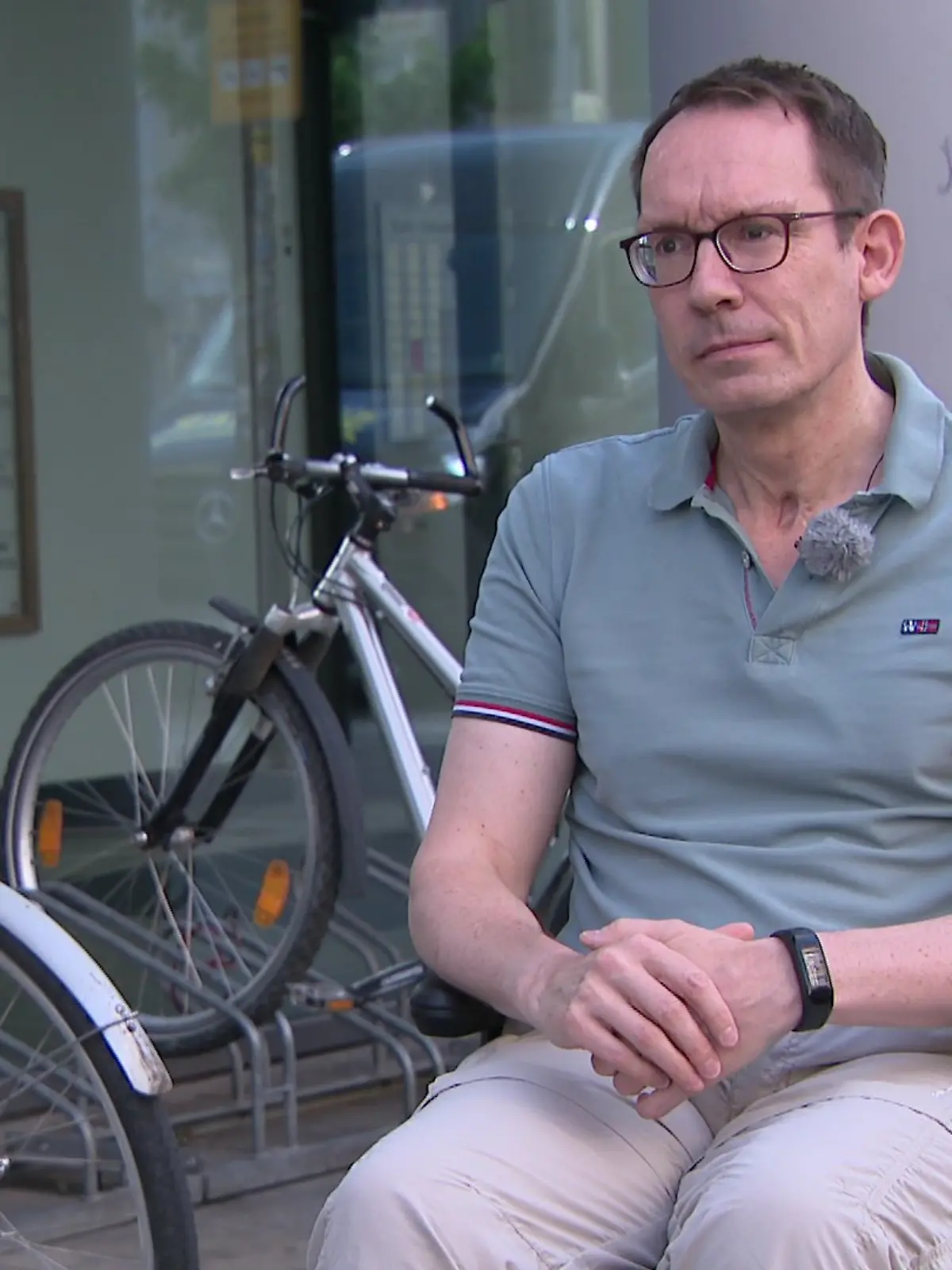 Jörg Uthmann sucht nach seinem Helfer. Vor vier Jahren brach er vor seiner Haustür zusammen.