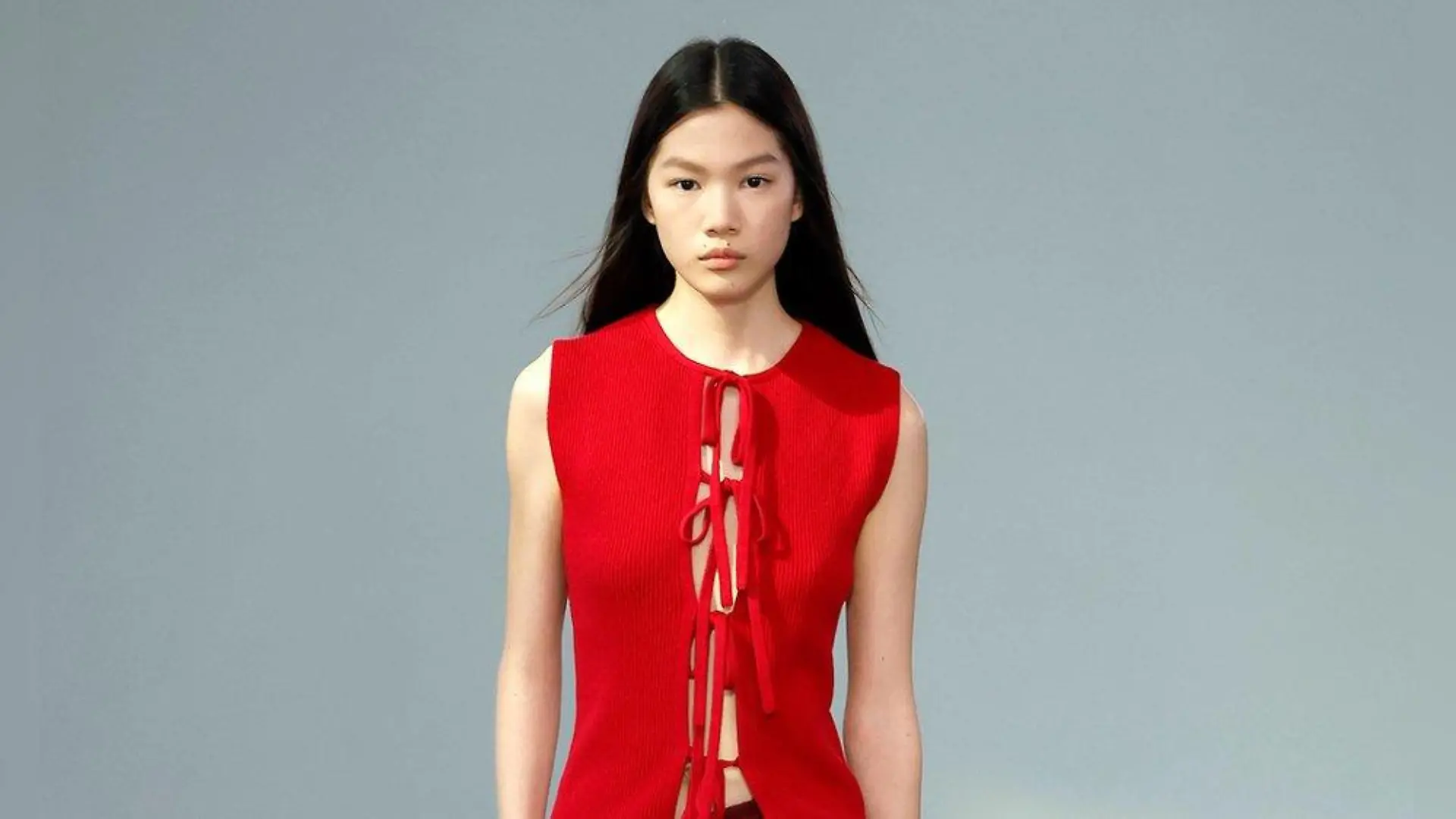 Tie-Front-Blusen: Der neueste Modetrend stilvoll interpretiert