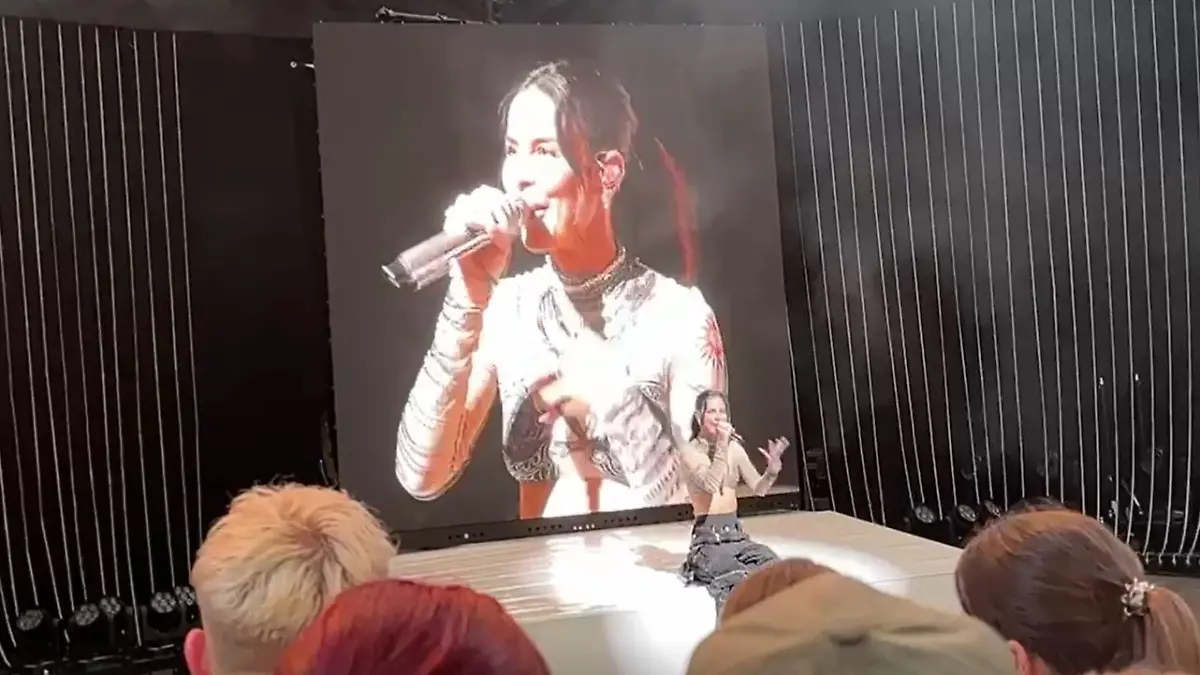 Lena Meyer-Landrut gibt live auf der Bühne ein Gesundheitsupdate