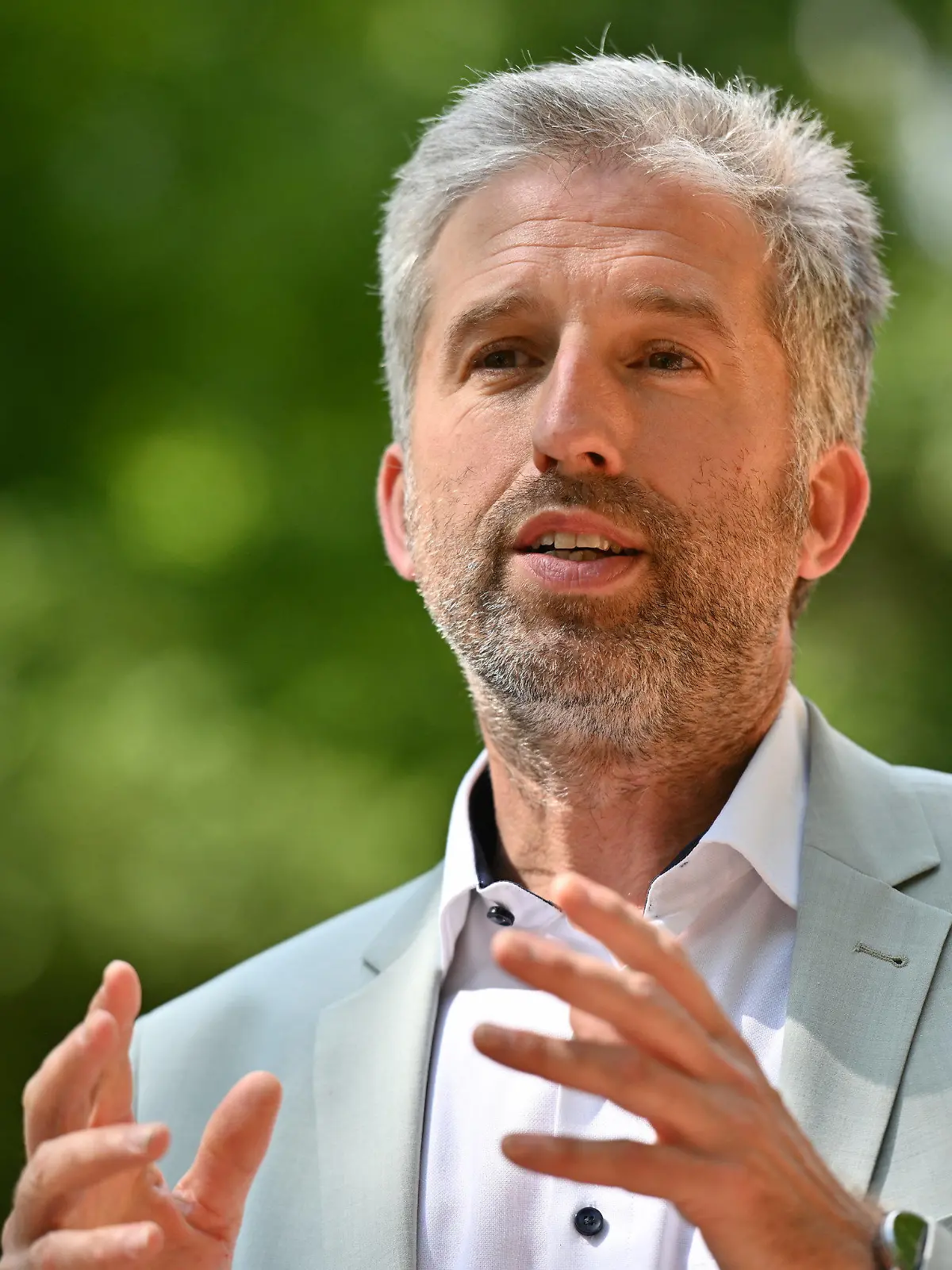 ARCHIV - 30.05.2023, Baden-Württemberg, Tübingen: Der Tübinger Oberbürgermeister Boris Palmer steht bei einer Veranstaltung. Vor der angekündigten Auszeit nimmt er letzte Termine wahr. (zu "Boris Palmer beschränkt sein Facebook-Profil nur für «Freunde»") Foto: Jan-Philipp Strobel/dpa +++ dpa-Bildfunk +++