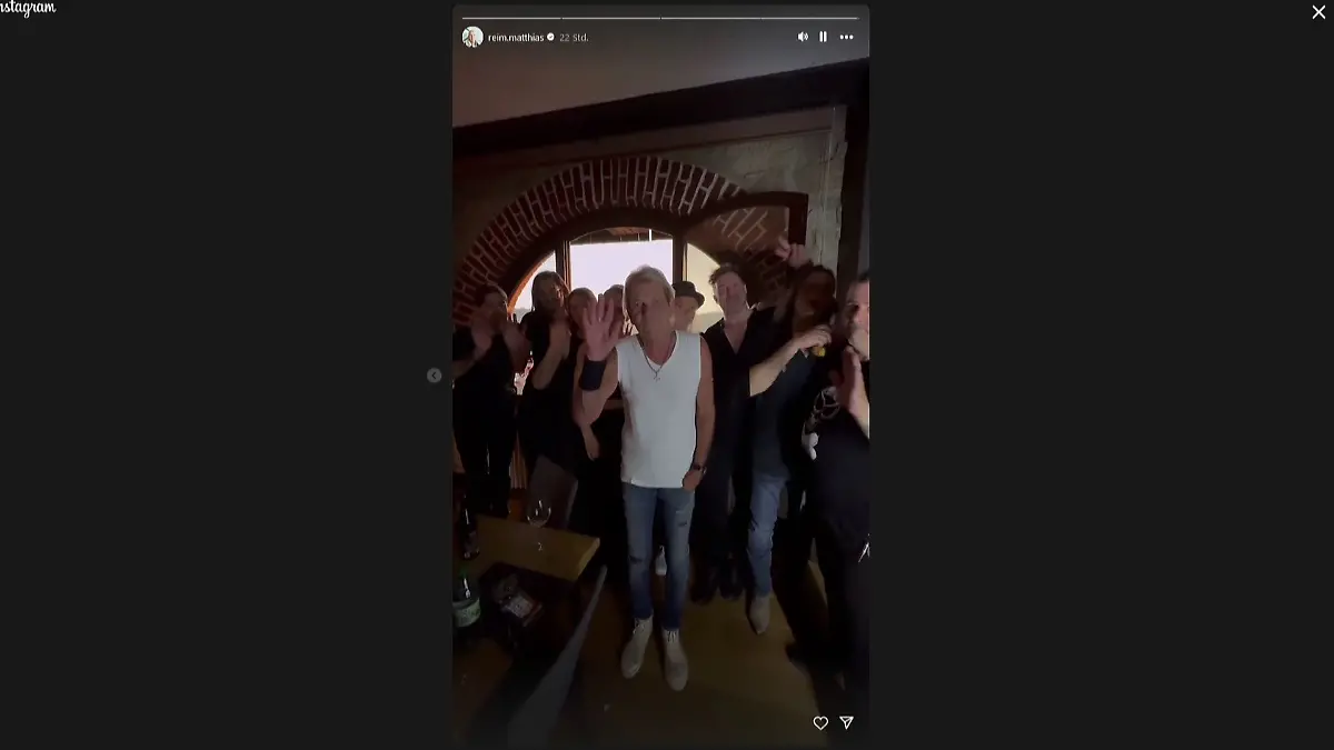 Matthias Reim meldet sich noch von der Konzert-Location via Instagram bei seinen Fans.