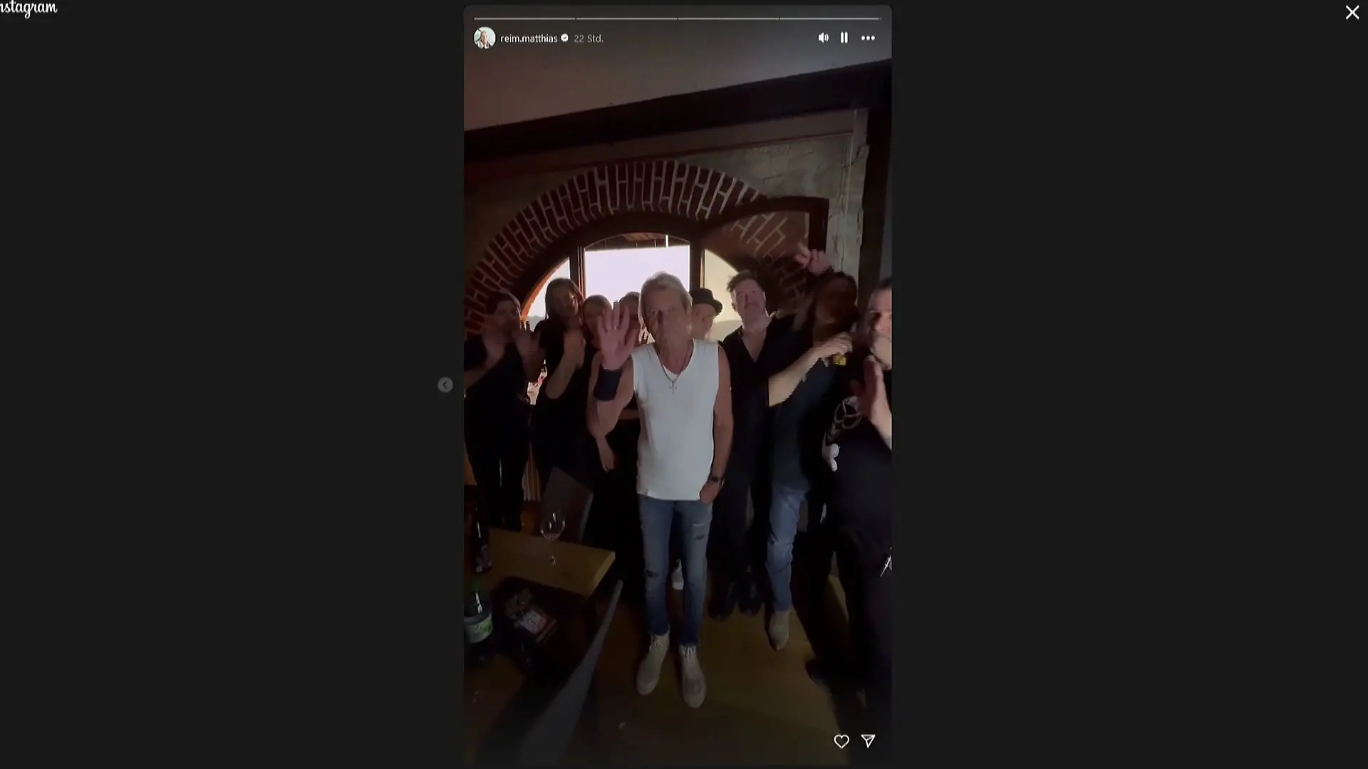 Matthias Reim meldet sich noch von der Konzert-Location via Instagram bei seinen Fans.