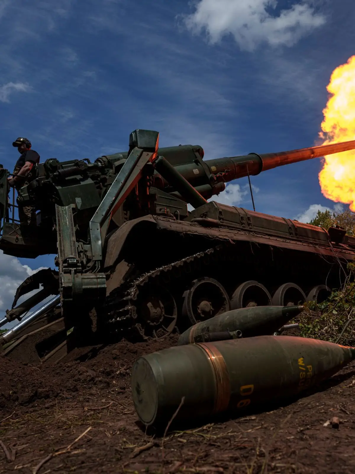 Bild zu: "Deutschland sagt Ukraine zwölf weitere Panzerhaubitzen zu"