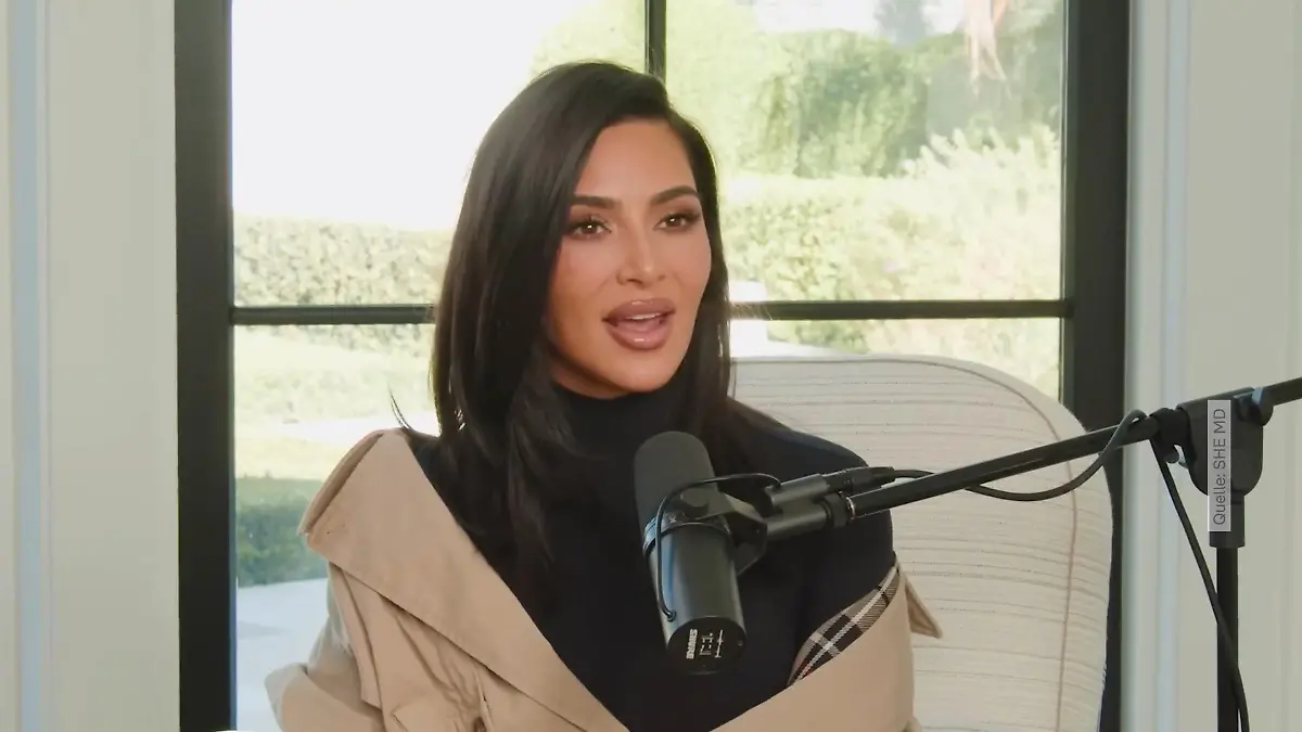 So lebt es sich mit Schuppenflechte Auch Kim Kardashian hat's