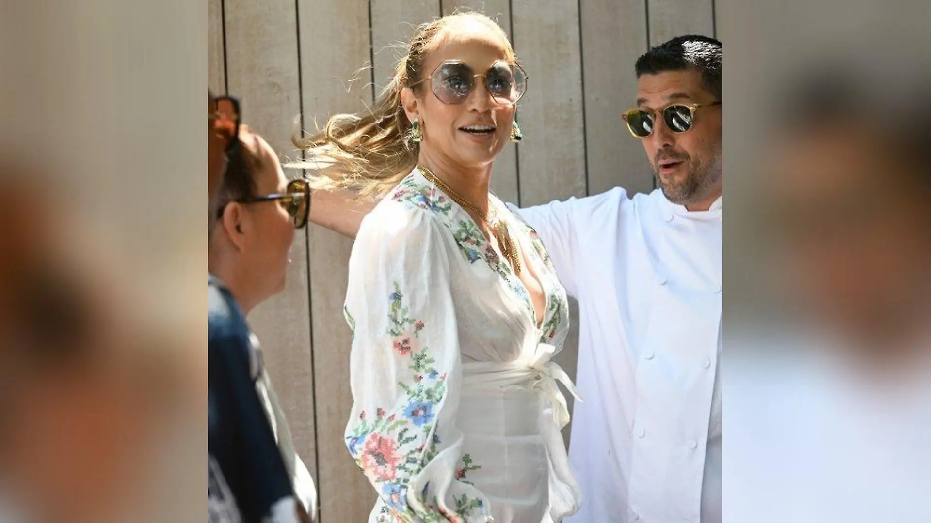 Jennifer Lopez schmeißt Pre-Geburtstags-Party im "Bridgerton"-Style