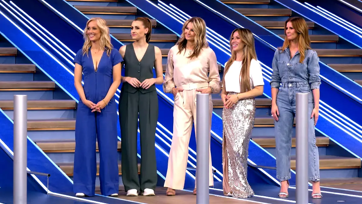 Das Team Moderation bei „Splash! Das Promi-Pool-Quiz”