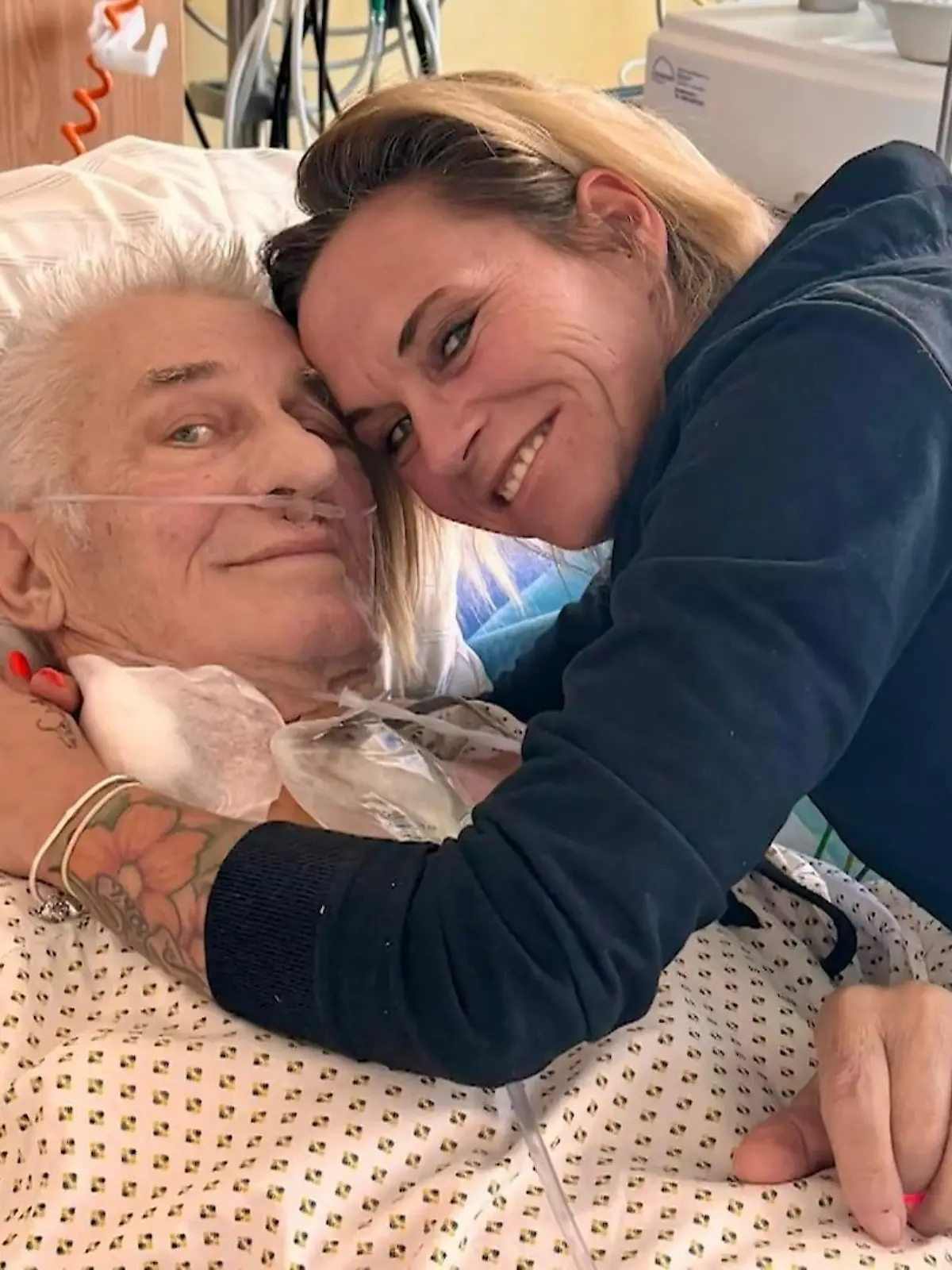 Heinz Hoenig und Annika Kärsten-Hoenig im Krankenhaus