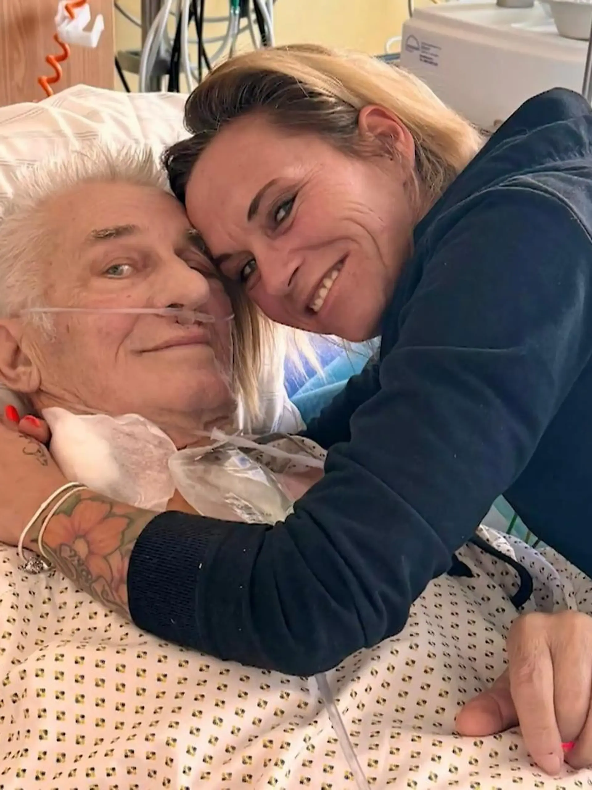 Heinz Hoenig und Annika Kärsten-Hoenig im Krankenhaus