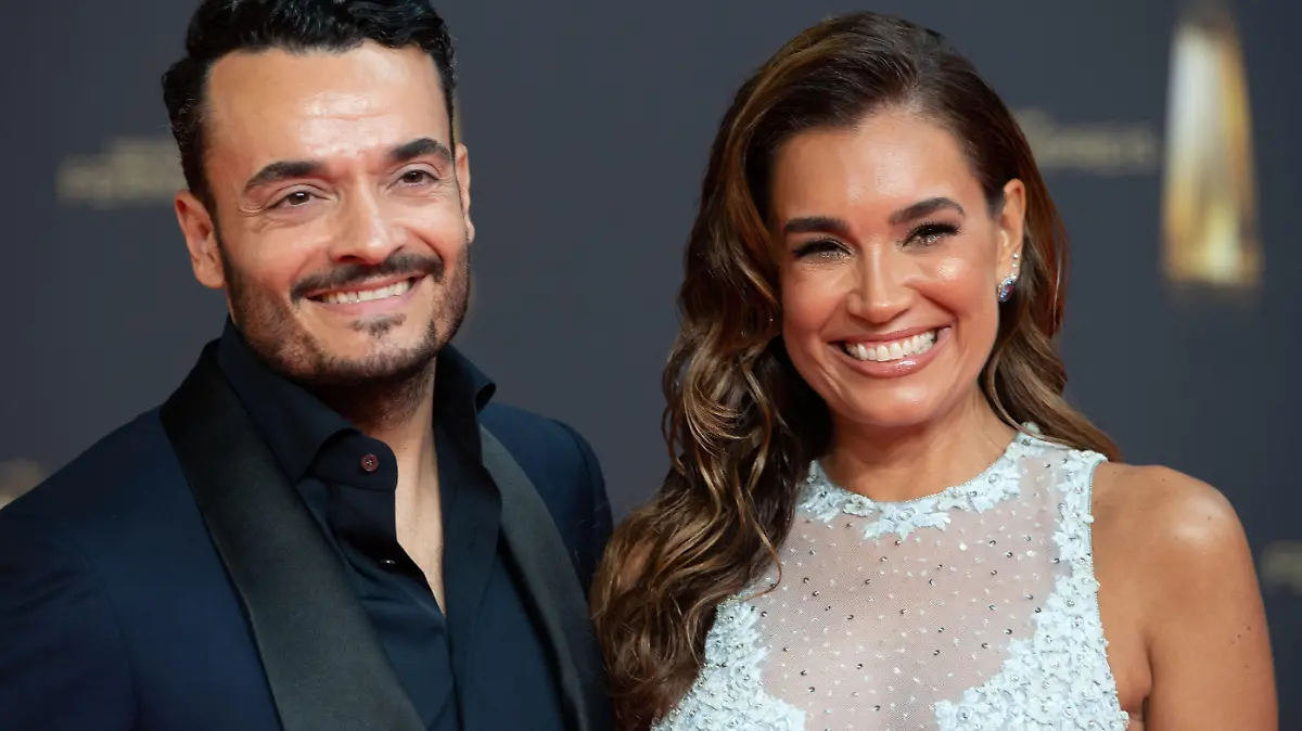 Giovanni ZARRELLA, Jana Ina ZARRELLA, Roter Teppich, Red Carpet Show, Ankunft, arrival, Verleihung des Deutschen Fernsehpreises, Der Deutsche Fernsehpreis 2022, Deutscher Fernsehpreis 2022 in Koeln, am 14.09.2022. ©