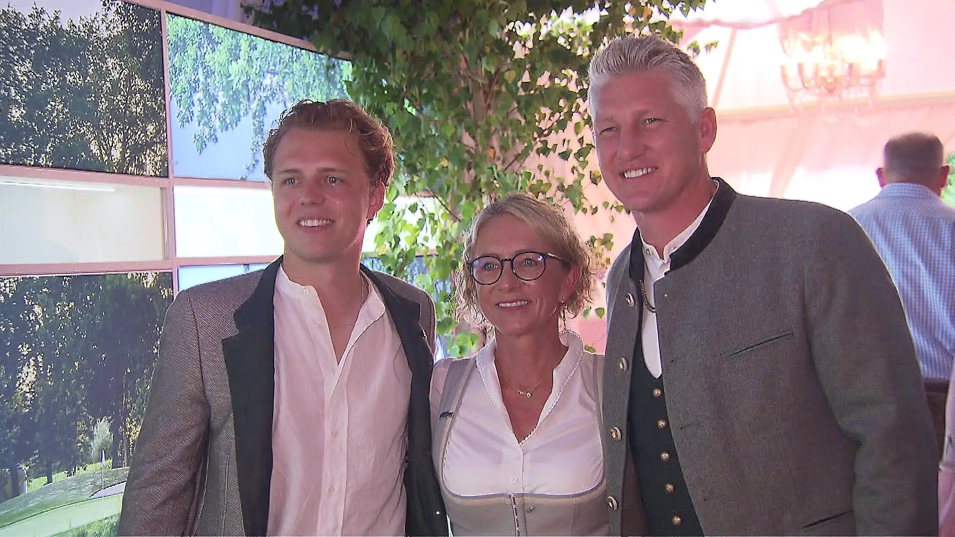 Joel und Heidi Beckenbauer mit Bastian Schweinsteiger beim „Schweinsteiger-Cup”