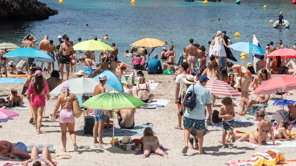 Eindrücke aus der Bucht Torrent de Cala Pi auf der Insel Mallorca zur Hauptsaison im Sommer 2024Mittelmeerinsel Mallorca während der Hauptsaison im Juli 2024, Gemeinde Llucmajor Mallorca Spanien Torrent de Cala Pi *** Impressions from the bay Torrent de Cala Pi on the island of Mallorca during the main season in summer 2024 Mediterranean island Mallorca during the main season in July 2024, municipality of Llucmajor Mallorca Spain Torrent de Cala Pi
