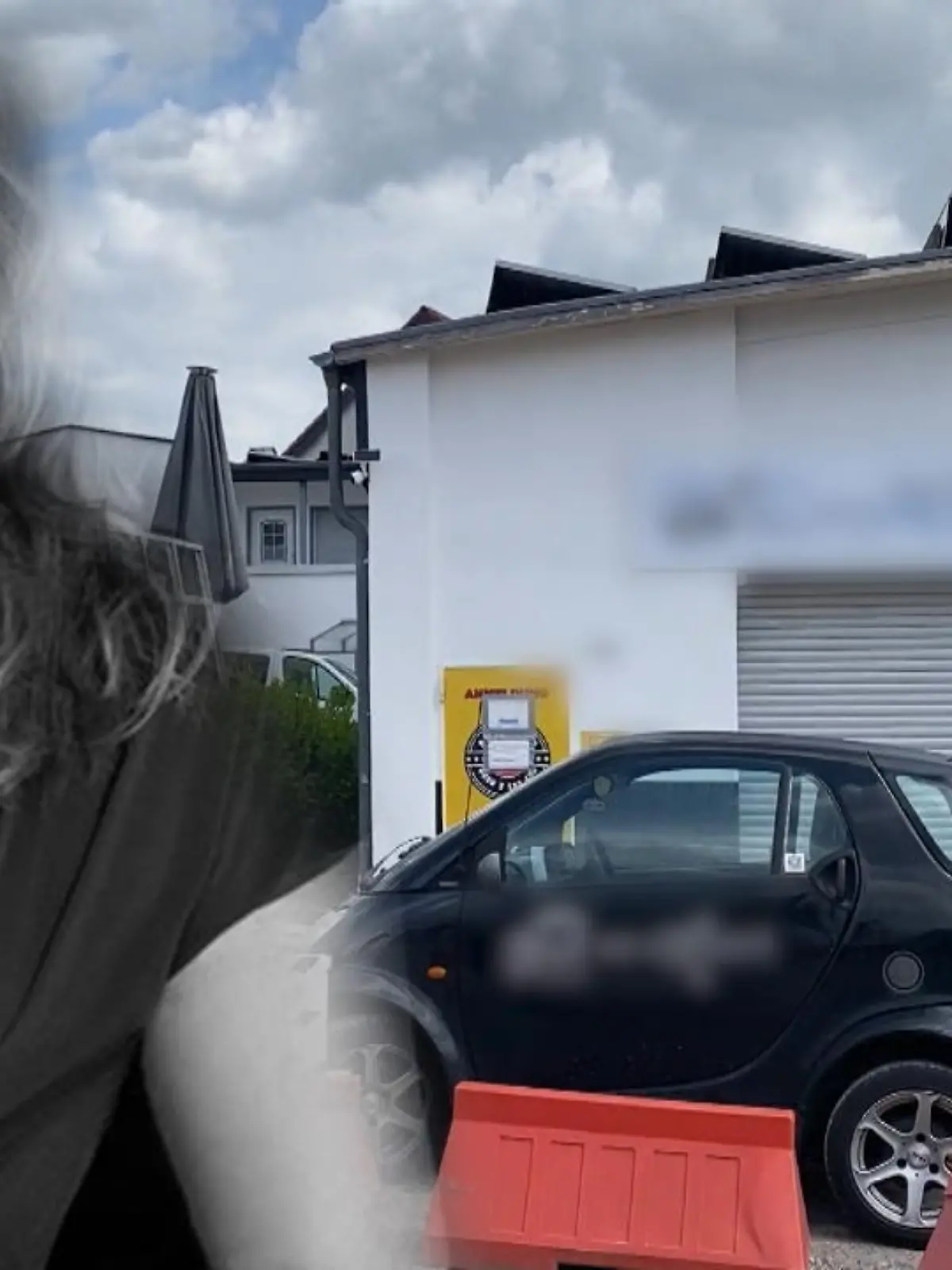 Eine Familie aus Bochum war glücklich. Sie hatte für sich und die Kinder eine Wohnung mit Garten gefunden. Was sie wohl nicht wussten: Nebenan schafft eine Prostituierte an. Das führt zu unangenehmen Situationen, denn die Freier klingeln immer wieder an der falschen Wohnung.