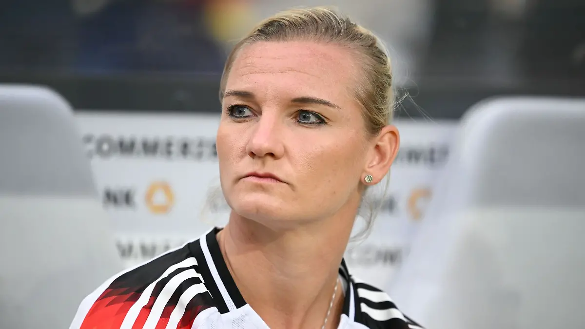 DFB-Kapitänin Alexandra Popp: Der Fuß muss halten.