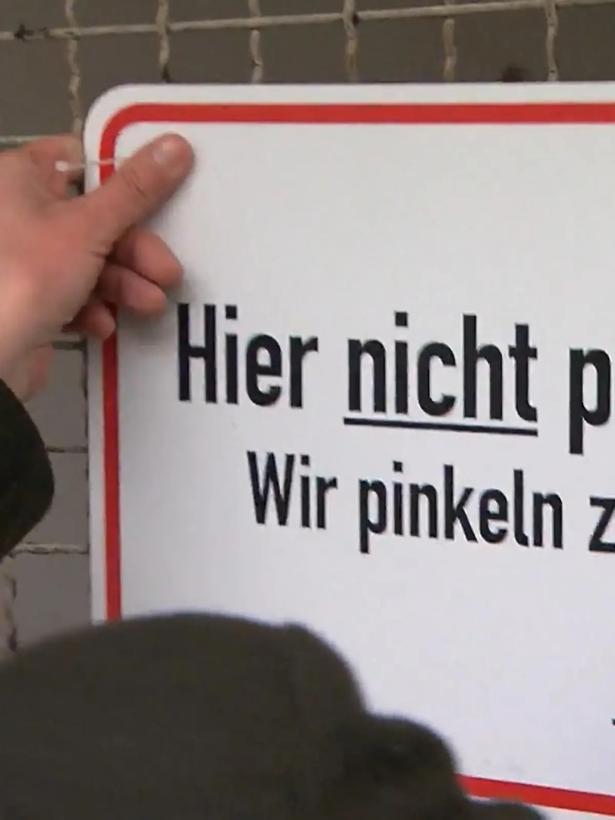 Bild zu: "Dieser Bahnhof pinkelt zurück!"