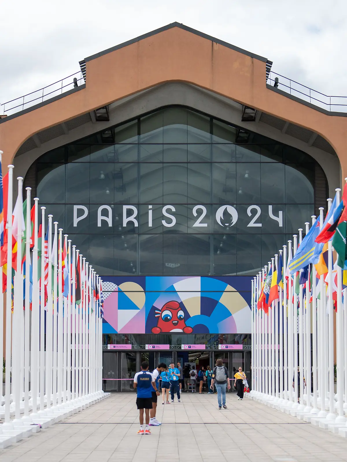 PARIS - FRANKREICH: Blick auf die Foodhall im olympischen Dorf am Dienstag, 23. Juli 2024, im Rahmen eines Medientermins anl. der olympischen Spiele in Paris.