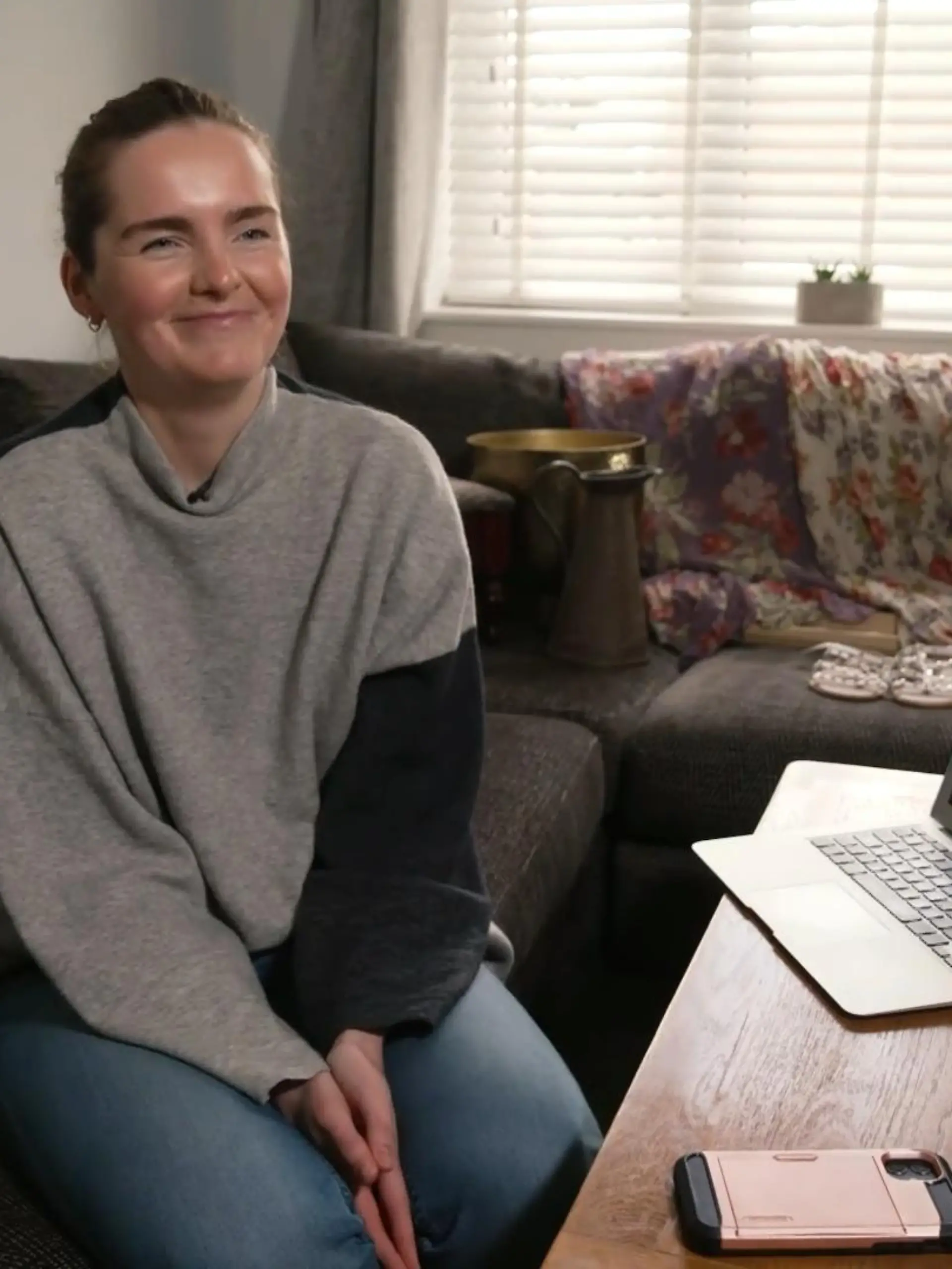 Des einen Müll, des anderen Schatz. Diese Binsenweisheit gilt wohl besonders für die Britin Chloe Webster. Sie verkauft die alten und vermeintlich wertlosen Gegenstände von Freunden und Familie im Netz und macht dadurch ordentlich Gewinn. Nach eigenen Angaben sind so schon über 1.000 Euro zusammengekommen. Ihre Tipps erklärt sie uns im Video.