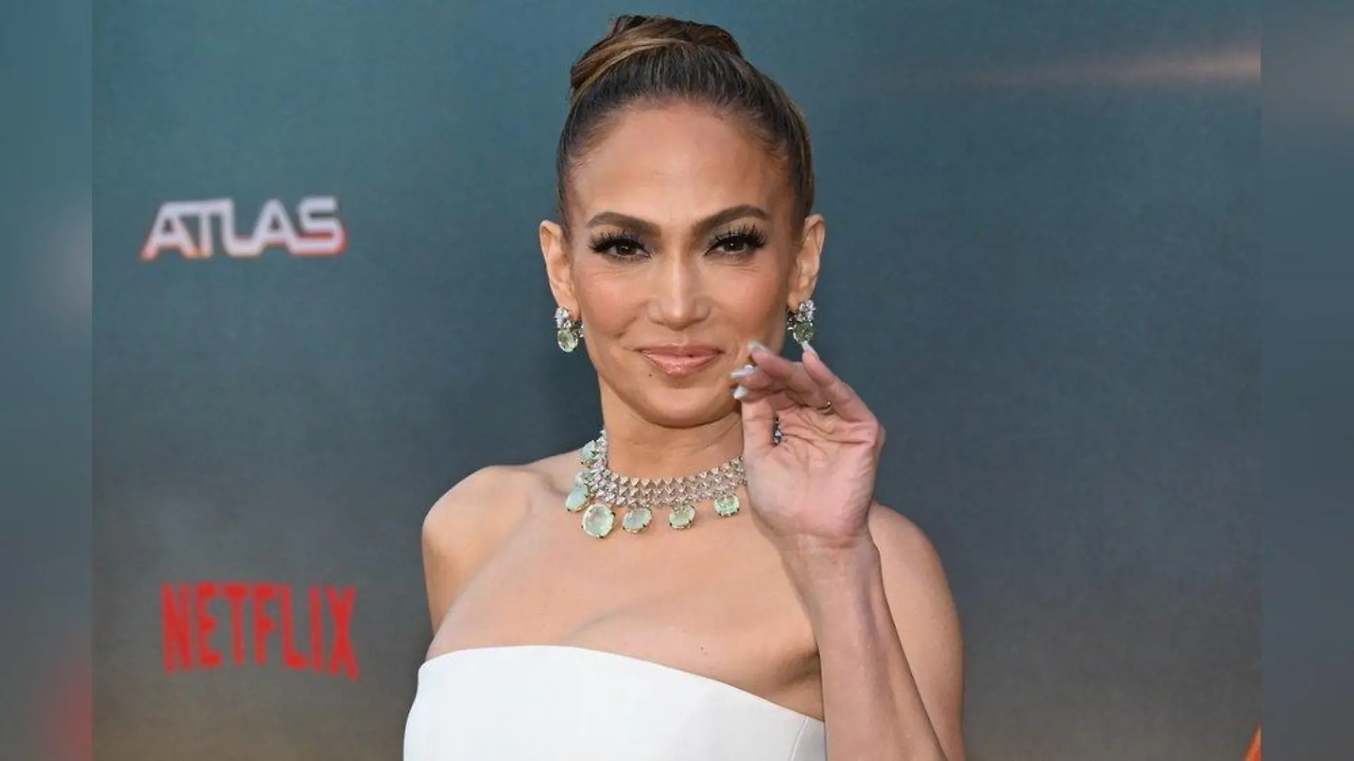 Jennifer Lopez feiert 55. Geburtstag mit sexy Badeanzug-Selfie