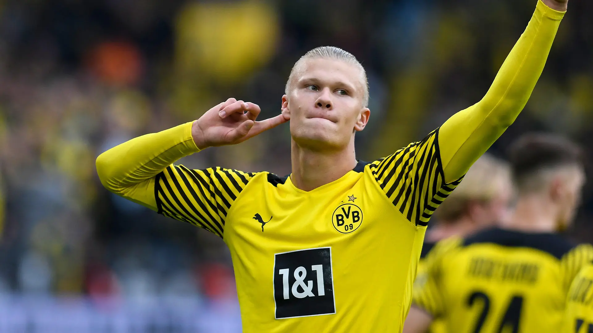 ARCHIV - 16.10.2021, Nordrhein-Westfalen, Dortmund: Fußball: Bundesliga, Borussia Dortmund - FSV Mainz 05, 8. Spieltag, im Signal Iduna Park. Dortmunds Stürmer Erling Haaland jubelt über seinen Treffer zum 2:0. Borussia Dortmund und Manchester City haben sich grundsätzlich auf einen Transfer von Stürmerstar Erling Haaland nach dieser Saison verständigt. Foto: Bernd Thissen/dpa +++ dpa-Bildfunk +++