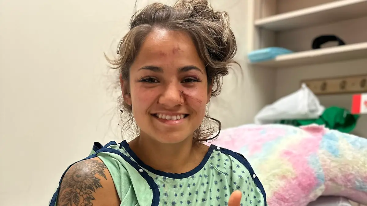 Eine Frau auf einem Krankenbett.