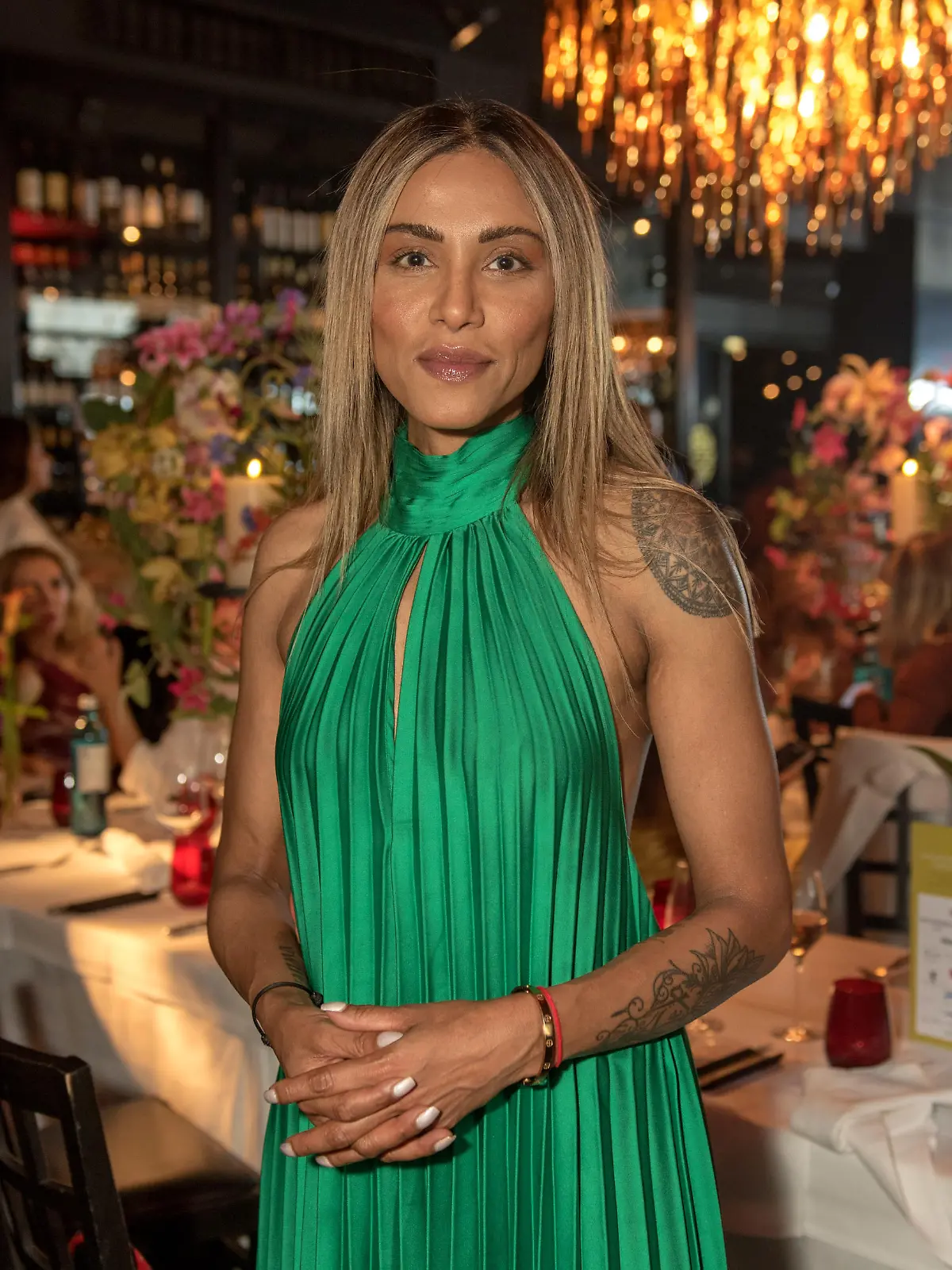 Frankfurt, 4. Juli 2023, Rapperin Sabrina Setlur beim Ladies Lunch im Restaurant Zenzakan in Frankfurt. Die Charity-Veranstaltung soll Obdachlosen und Erdbebenopfern der Türkei helfen. Foto:Bernd Kammerer