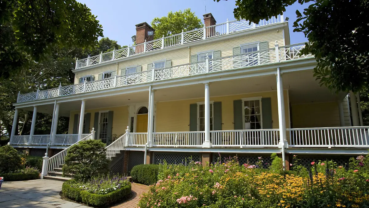 Gracie Mansion Gracie Mansion, Built in 1799 for a prosperous New York merchant named Archibald Gracie as a country house, it became the official residence of the Mayor in 1942, Carl Schurz Park, Manhattan, New York PUBLICATIONxINxGERxSUIxAUTxHUNxONLY 900_01_ny6180
Gracie Mansion Gracie Mansion built in 1799 for a Prosperous New York Merchant Named Archibald Gracie As a Country House IT became The Official Residence of The Mayor in 1942 Carl Schurz Park Manhattan New York PUBLICATIONxINxGERxSUIxAUTxHUNxONLY 900_01_ny6180