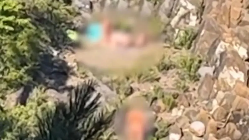 Wanderlust am Wegesrand! Flotter Dreier schockt Spaziergänger 