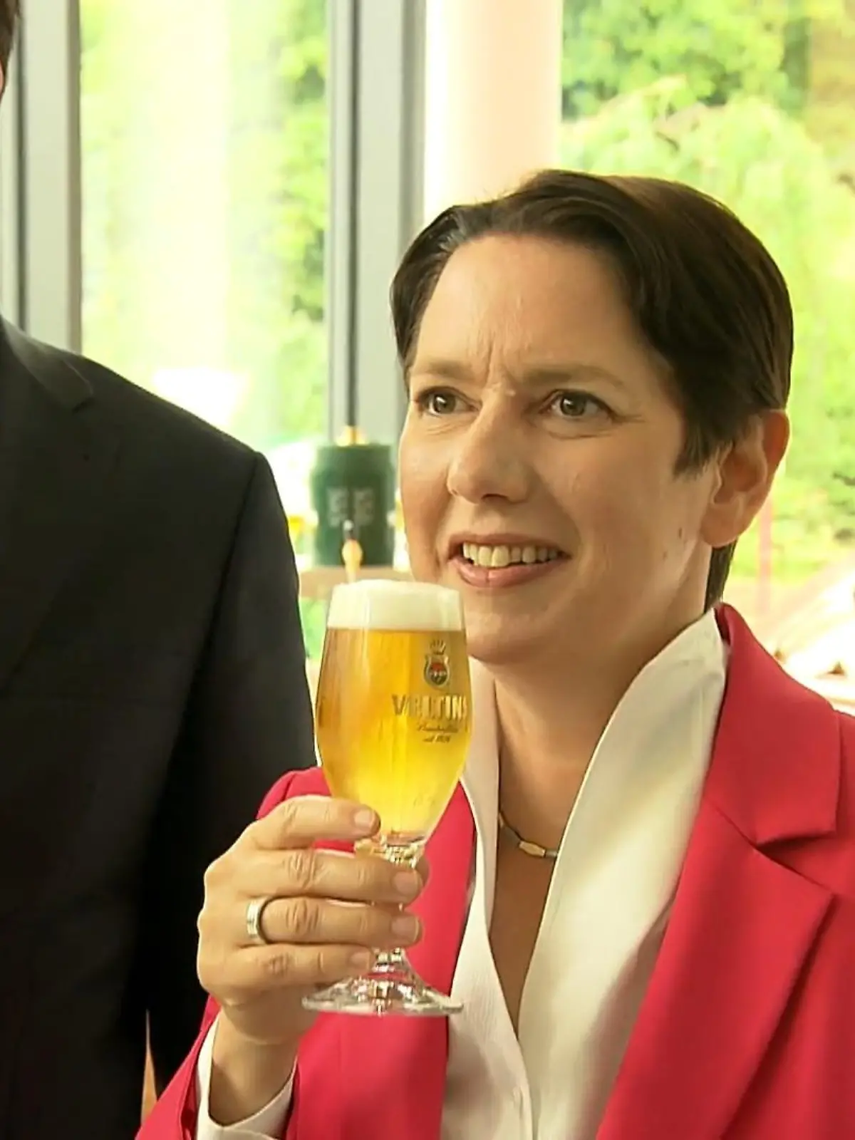 Bild zu: "Ministerin bei Brauerei"